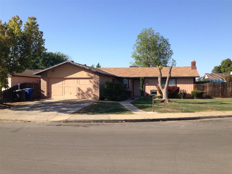 870 Tamarack Ave, Sanger, CA 93657 photo 1