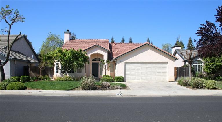 752 Hanson Ave, Clovis, CA 93611 photo 1