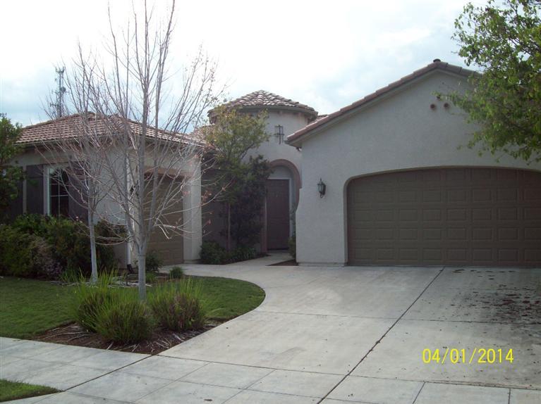 3230 Graybark Ave, Clovis, CA 93619 photo 1