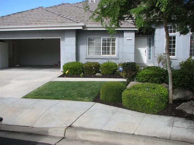 718 Carolina Ave, Clovis, CA 93611 photo 1