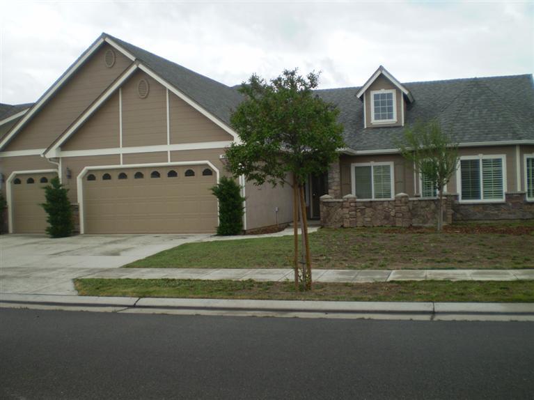 462 W Prescott Ave, Clovis, CA 93619 photo 1