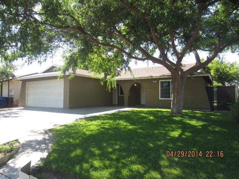 861 Holt Ave, Sanger, CA 93657 photo 1