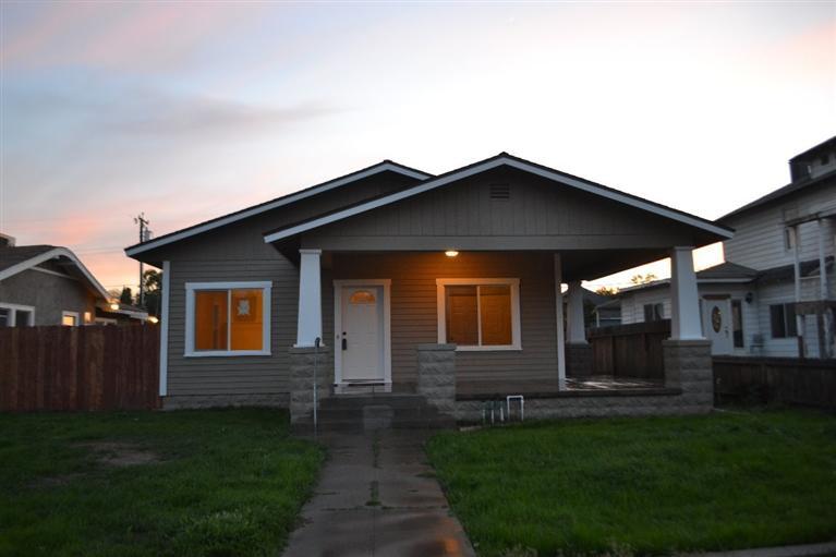 807 O St, Sanger, CA 93657 photo 1