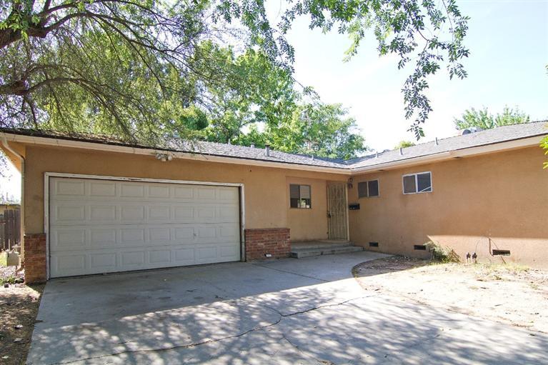 865 S 1st St, Kerman, CA 93630 photo 1