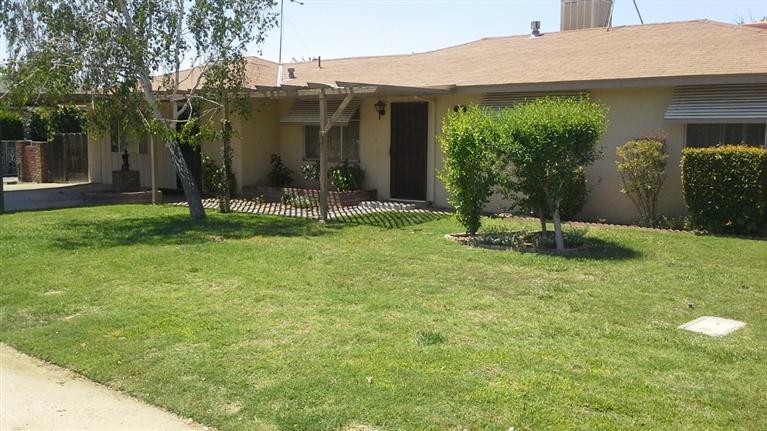 71 N Vineland Ave, Kerman, CA 93630 photo 1
