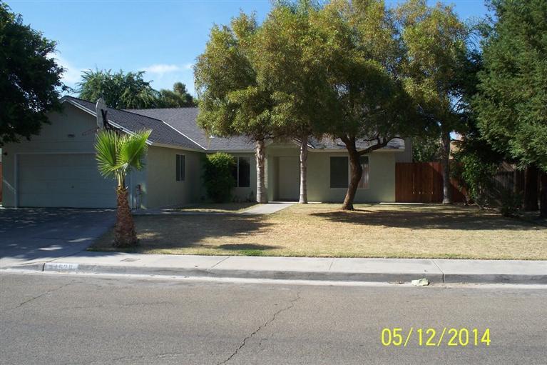14528 W F St, Kerman, CA 93630 photo 1
