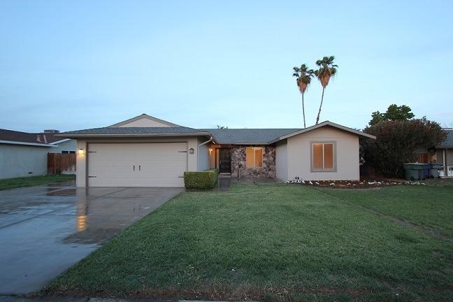 3047 Helm Ave, Clovis, CA 93612 photo 1