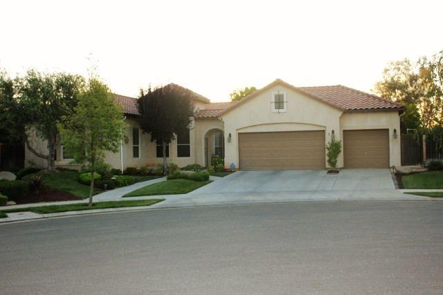 1974 N Greenfield Ave, Clovis, CA 93619 photo 1