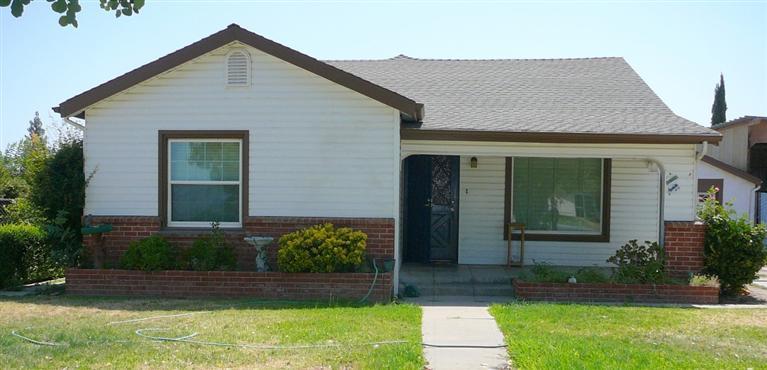 70 Academy Ave, Sanger, CA 93657 photo 1
