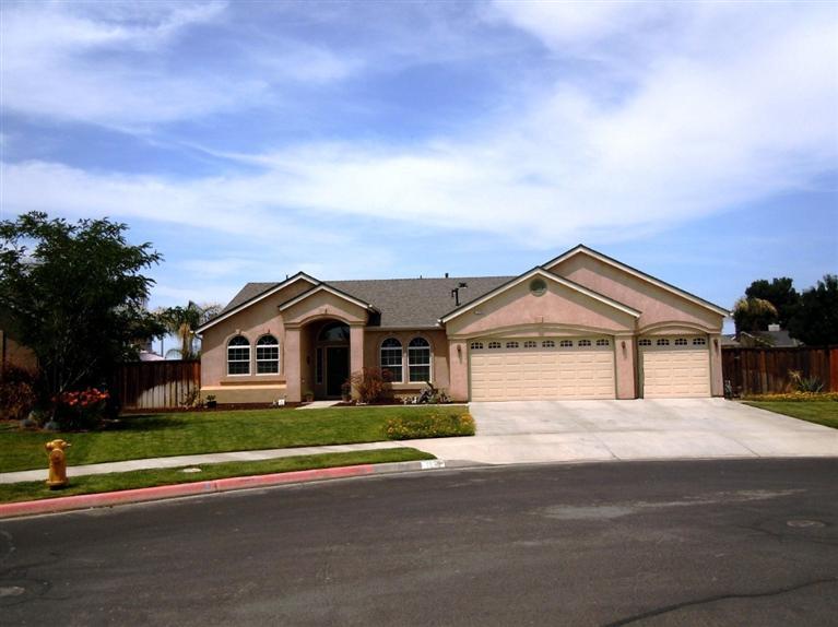 1536 Jacaranda St, Lemoore, CA 93245 photo 1