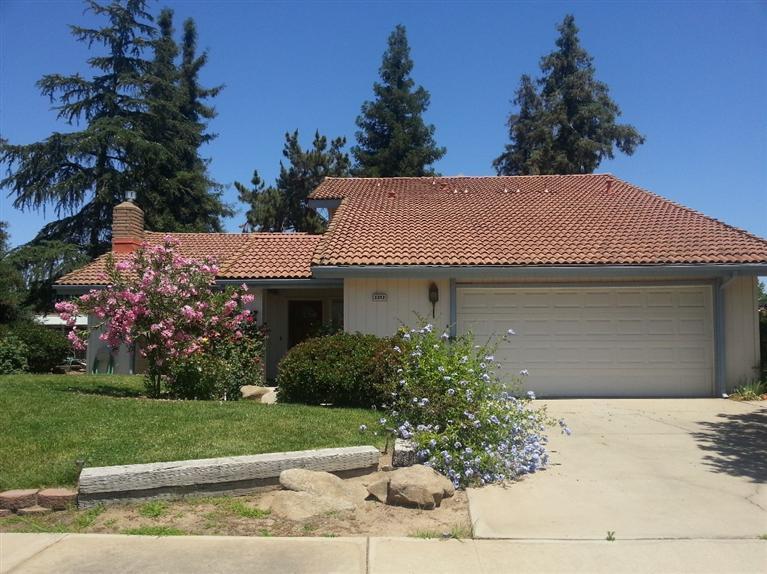 2242 Sequoia Ave, Sanger, CA 93657 photo 1
