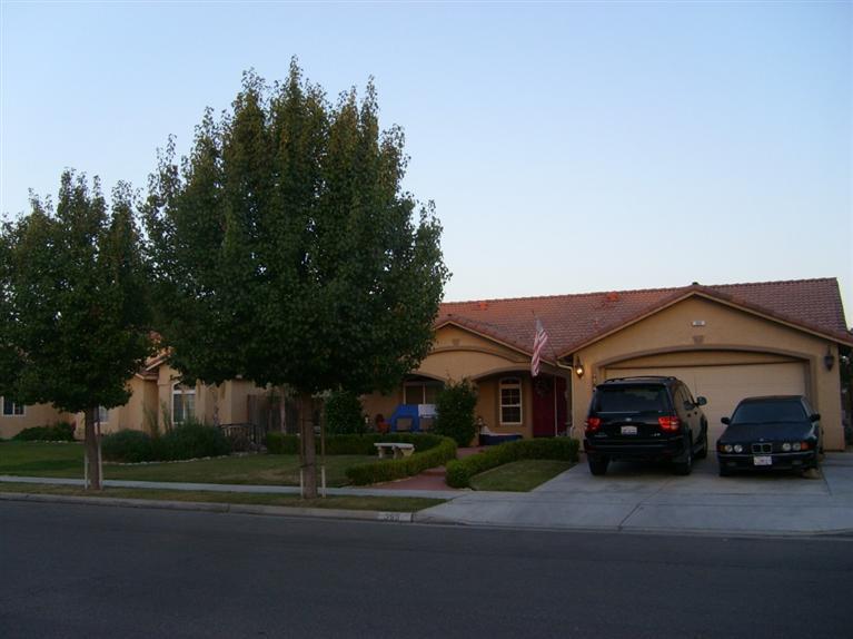 355 S Park Ave, Kerman, CA 93630 photo 1