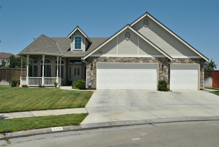 599 W Serena Ave, Clovis, CA 93619 photo 1