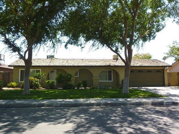2359 Burnham St, Selma, CA 93662 photo 1