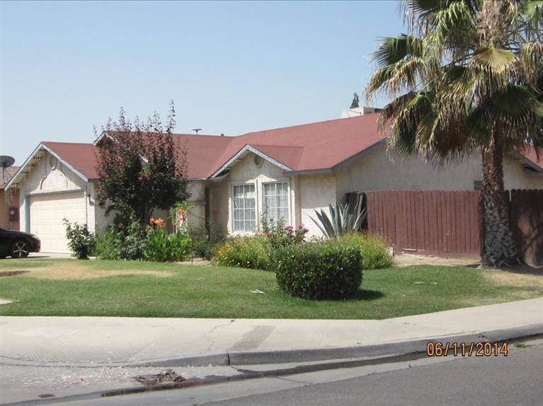 2125 Snyder St, Selma, CA 93662 photo 1