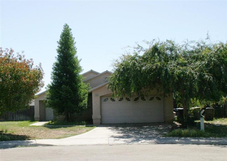 1008 Recreation Ave, Sanger, CA 93657 photo 1