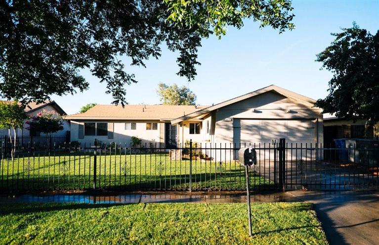 4630 E Byrd Ave, Fresno, CA 93725 photo 1