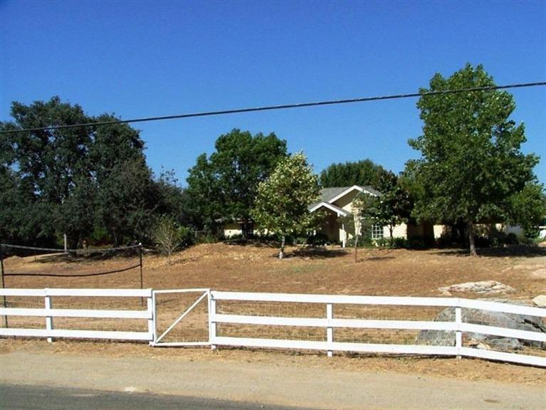 33170 Puma Ln, Squaw Valley, CA 93675 photo 1