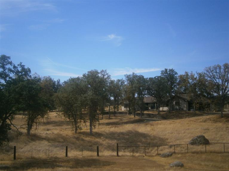 14055 Crown Oak Dr, Prather, CA 93651 photo 1