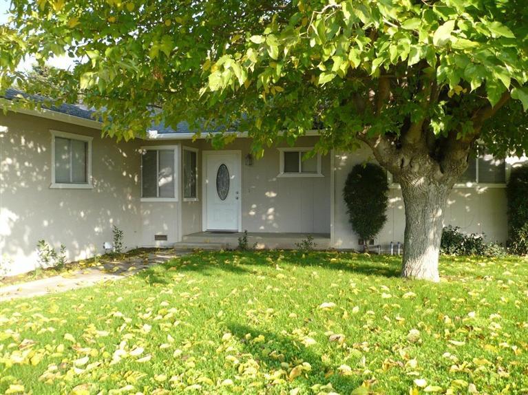 1723 Laverne Ave, Clovis, CA 93611 photo 1