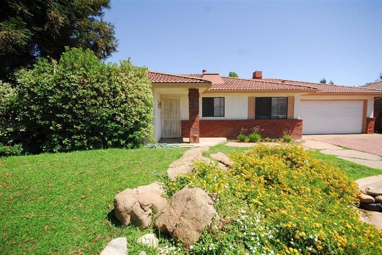 918 E Frederick Ave, Fresno, CA 93720 photo 1