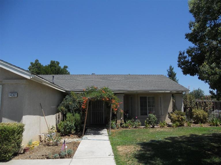 14302 W Sheri Ct, Kerman, CA 93630 photo 1