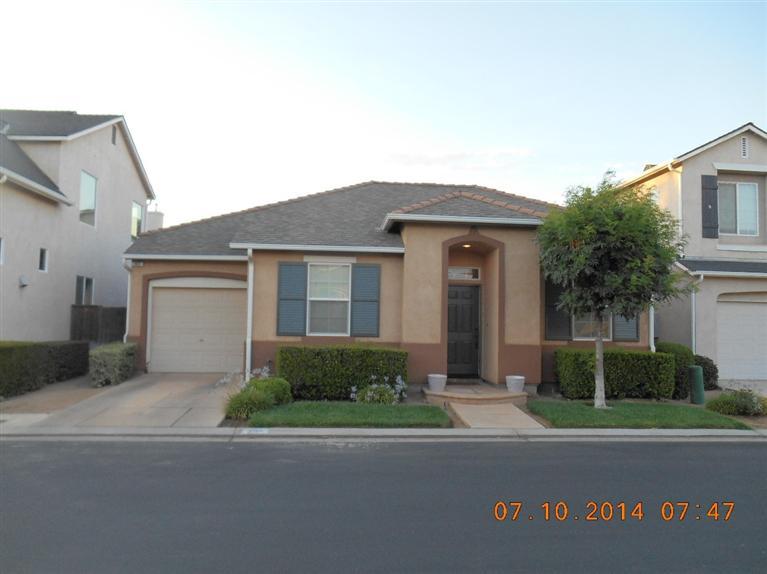 745 W Riviera Ln, Clovis, CA 93619 photo 1