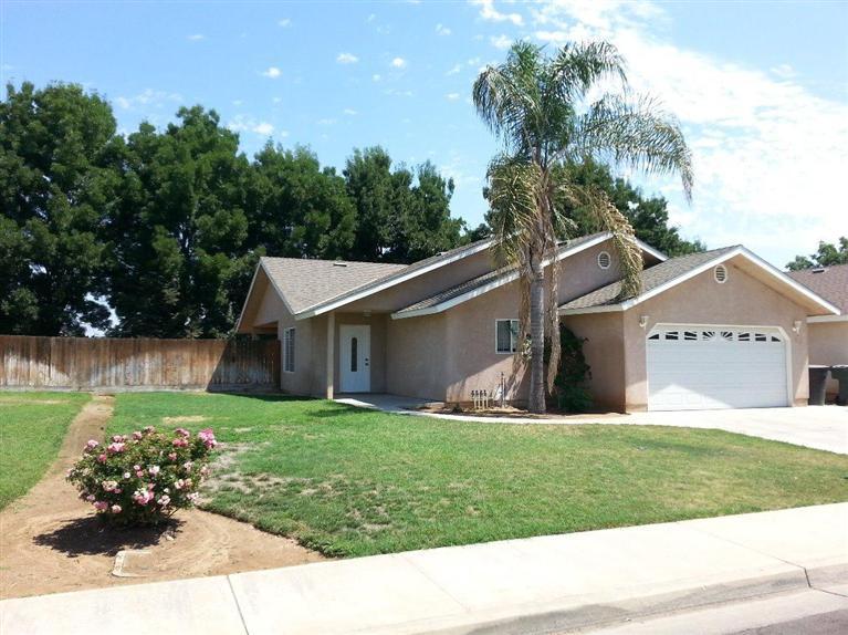 922 Sterling Ave, Sanger, CA 93657 photo 1
