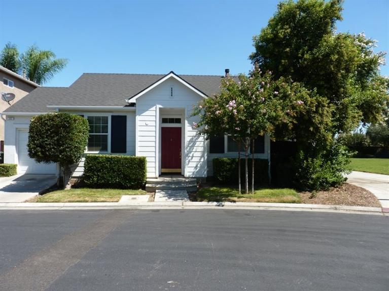 13 W Bordeaux Ln, Clovis, CA 93619 photo 1