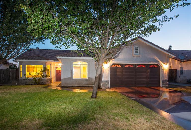 2708 Hicks St, Selma, CA 93662 photo 1