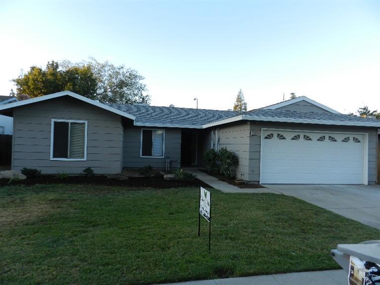 610 W Antonio Dr, Clovis, CA 93612 photo 1