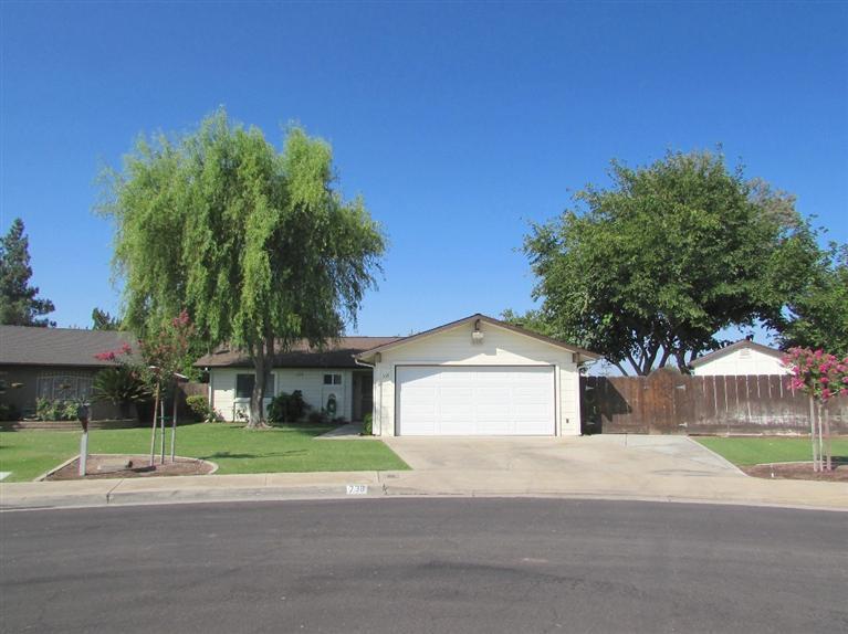 738 W Richert Ave, Clovis, CA 93612 photo 1