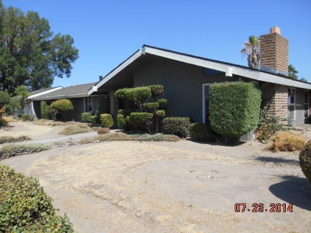 1806 Canal Dr, Sanger, CA 93657 photo 1