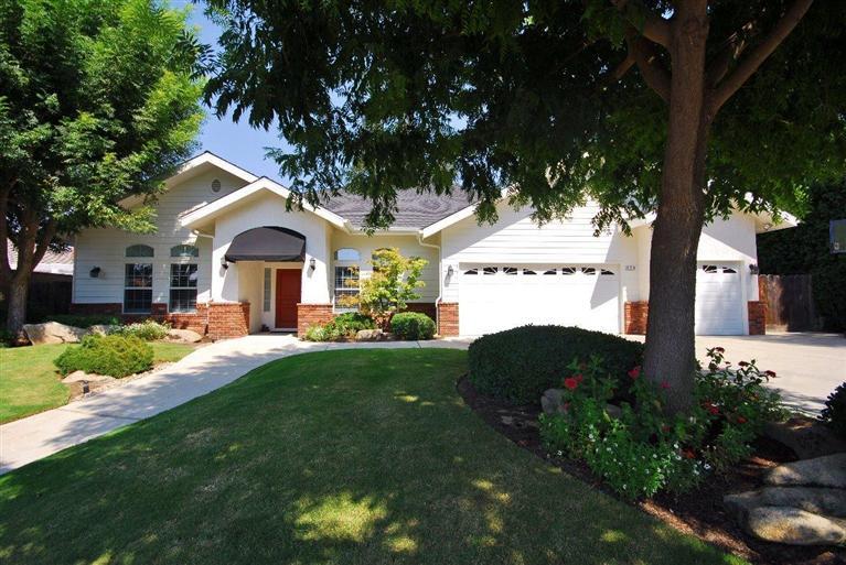 528 W Athens Ave, Clovis, CA 93611 photo 1