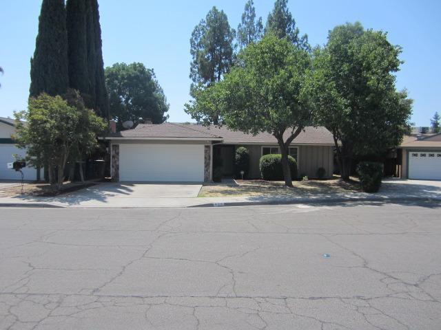 672 W Antonio Dr, Clovis, CA 93612 photo 1