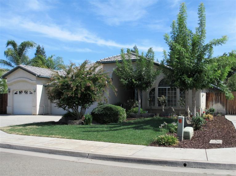 611 N Cherry Lane Ln, Clovis, CA 93611 photo 1