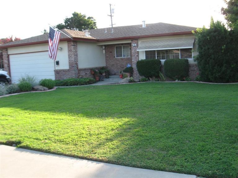925 S 1st St, Kerman, CA 93630 photo 1