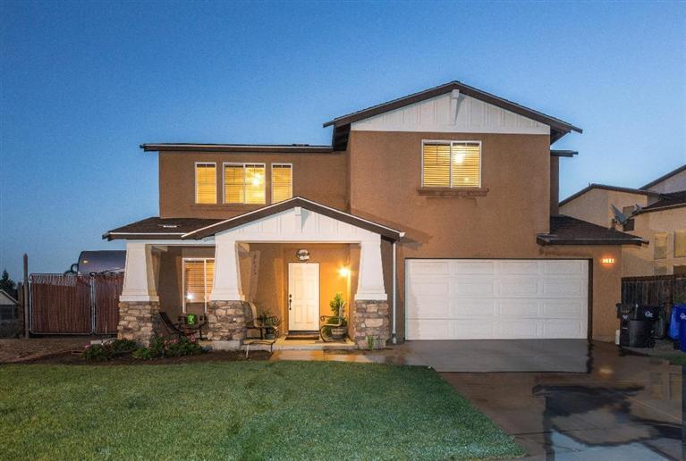 706 11 St, Sanger, CA 93657 photo 1