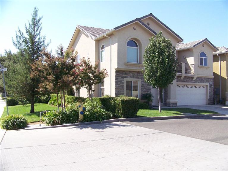 1586 Poe Ln, Clovis, CA 93611 photo 1
