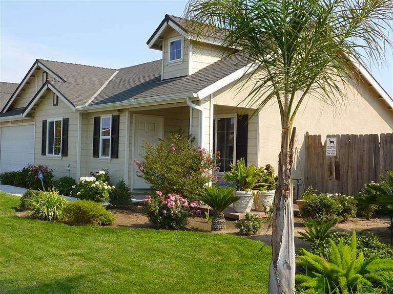 135 E Huntsman Ave, Reedley, CA 93654 photo 1