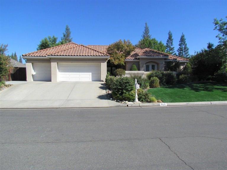 940 E Windsor Cir, Fresno, CA 93720 photo 1