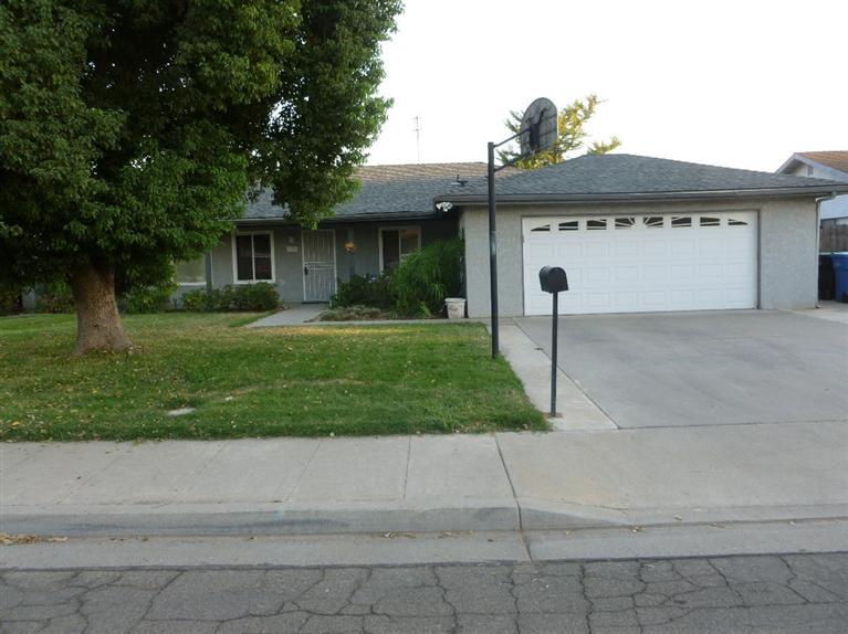 1429 Jackson St, Selma, CA 93662 photo 1