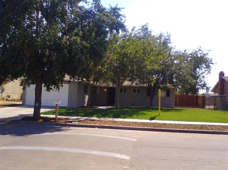 4654 E Truman Ave, Fresno, CA 93725 photo 1