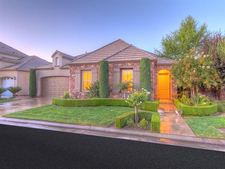 25 W Prescott Ave, Clovis, CA 93619 photo 1