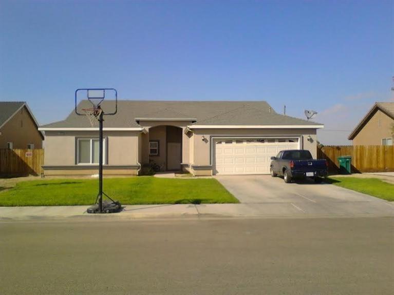 1248 Stephanie St, Selma, CA 93662 photo 1