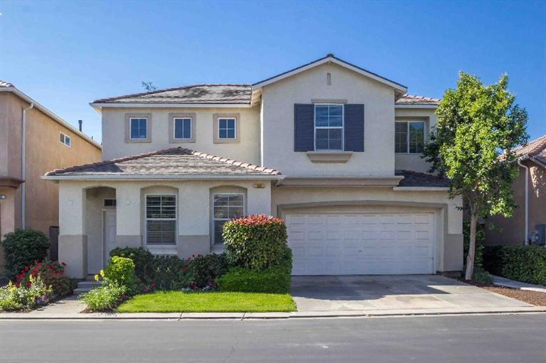 734 W Riviera Ln, Clovis, CA 93619 photo 1