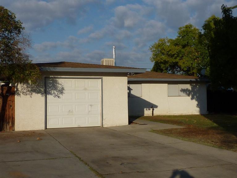 1310 Merced St, Madera, CA 93638 photo 1