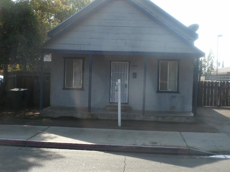 122 Bullard Ave, Clovis, CA 93612 photo 1