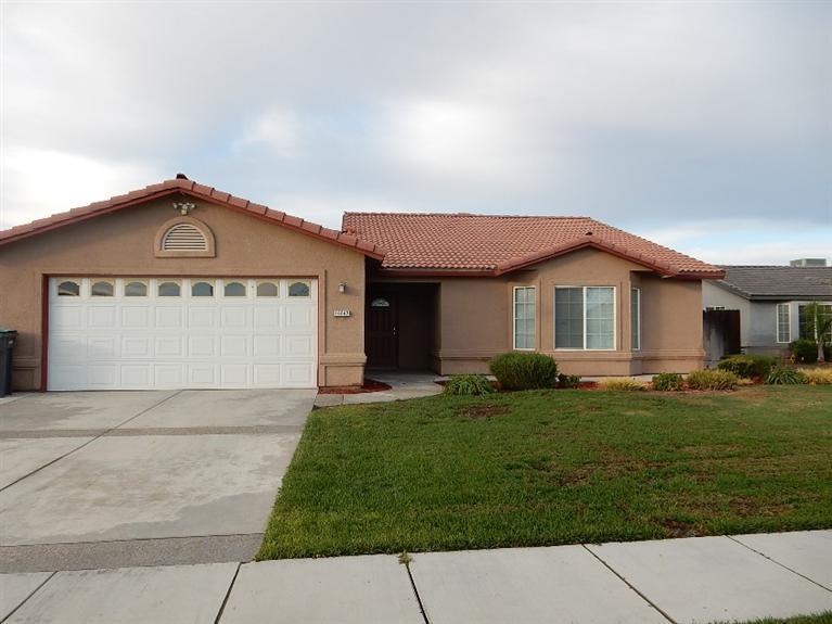 16042 W Gentry Ave, Kerman, CA 93630 photo 1