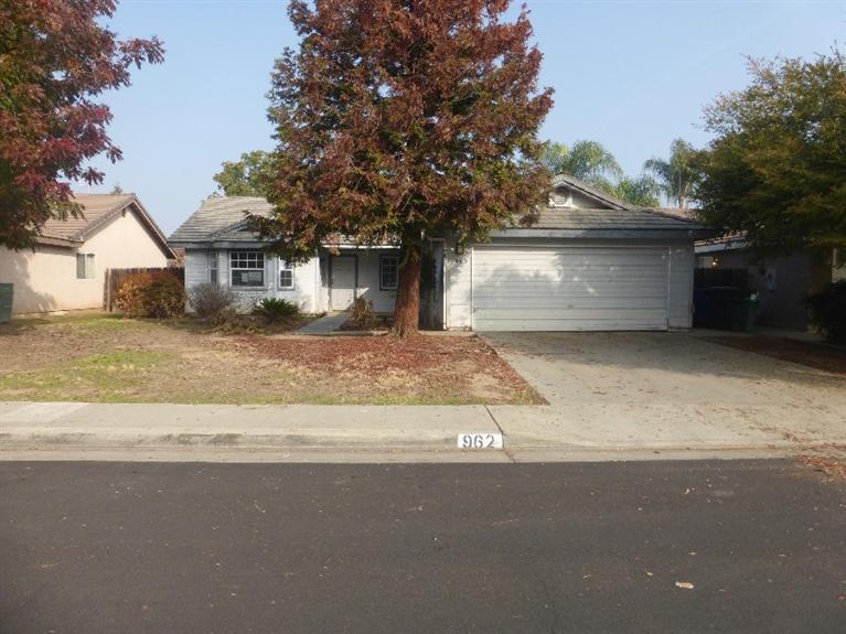 962 E Red Beaut Ave, Reedley, CA 93654 photo 1